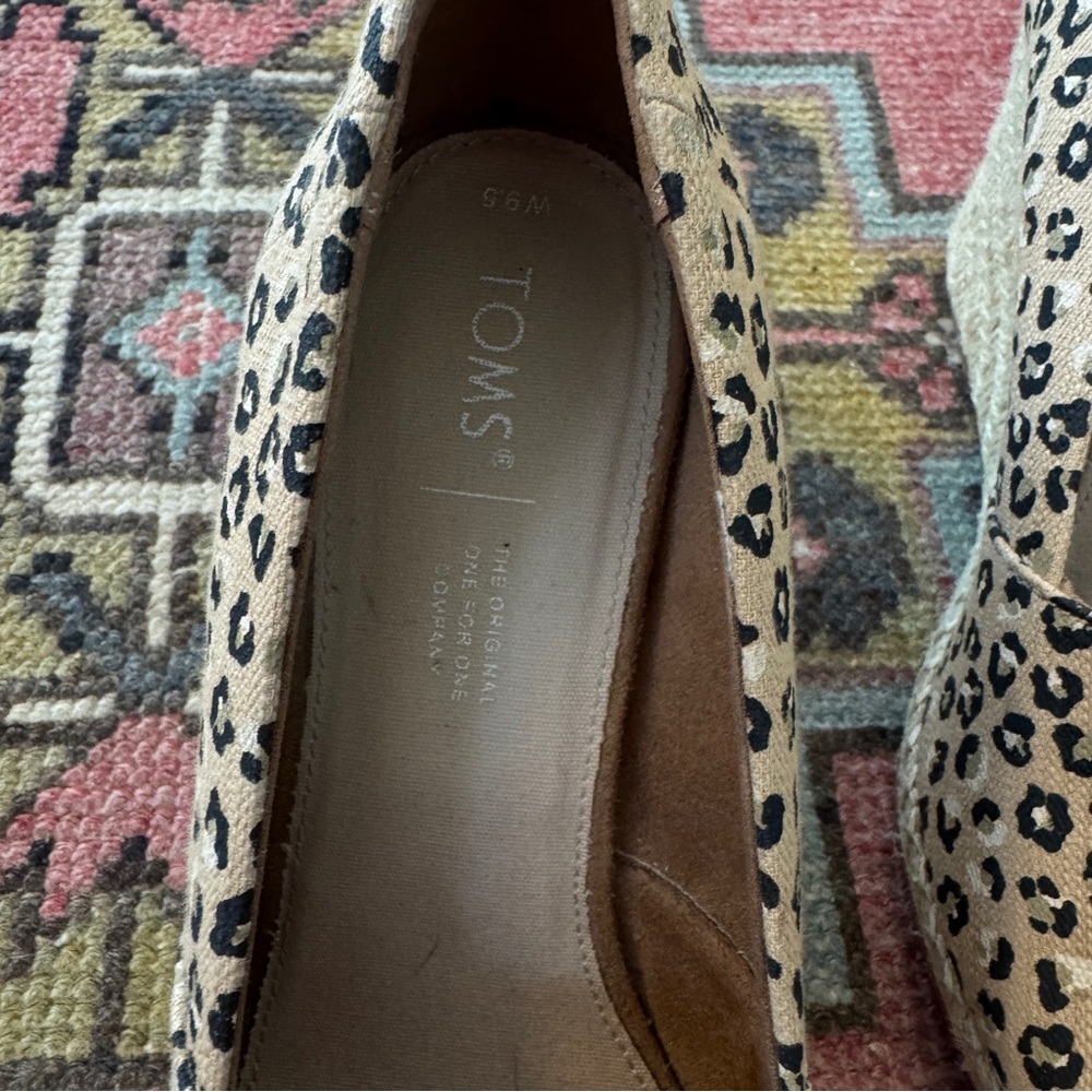 TOMS Michelle Cheetah Peep Toe Espadrille Wedges Size 9.5 Slip On Sandals Womens - Picture 3 of 8